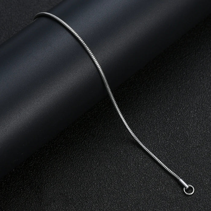 Minimalistisches Edelstahlarmband mit Schlangenkette