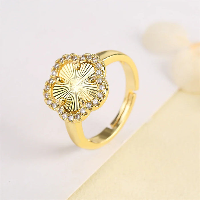 Blumenförmiger Einstellbarer Ring mit Emaille-Inlay und Zirkonia