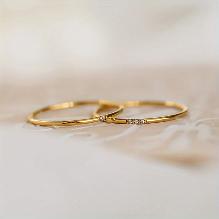 Minimalistischer Goldring mit zarten Diamanten