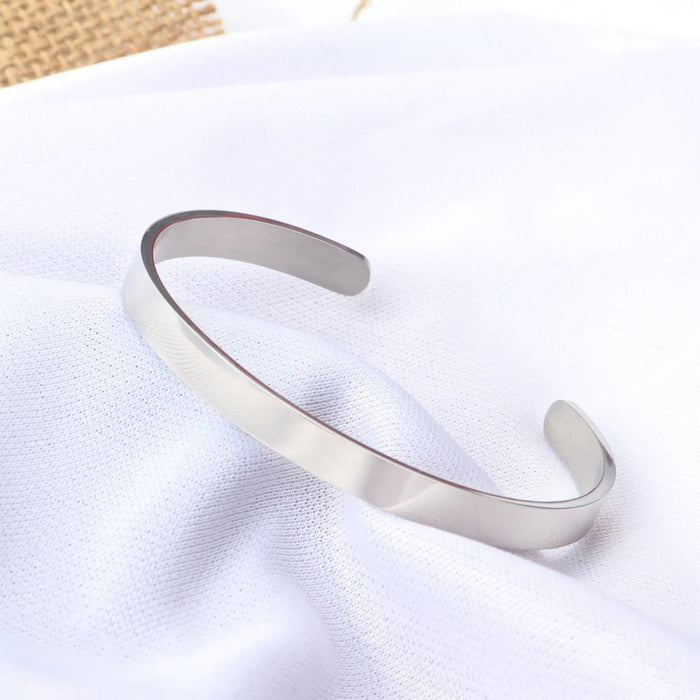 Minimalistisches Edelstahl-Manschettenarmband