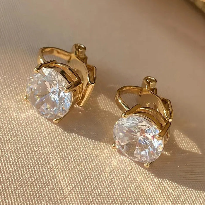 Klassische Eleganz – Goldene Zirkonia-Ohrringe