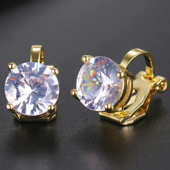 Klassische Eleganz – Goldene Zirkonia-Ohrringe
