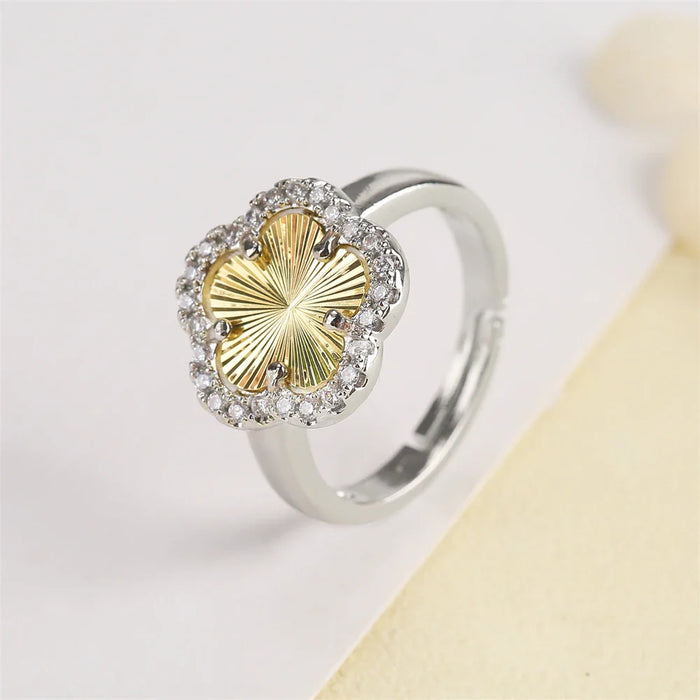 Blumenförmiger Einstellbarer Ring mit Emaille-Inlay und Zirkonia