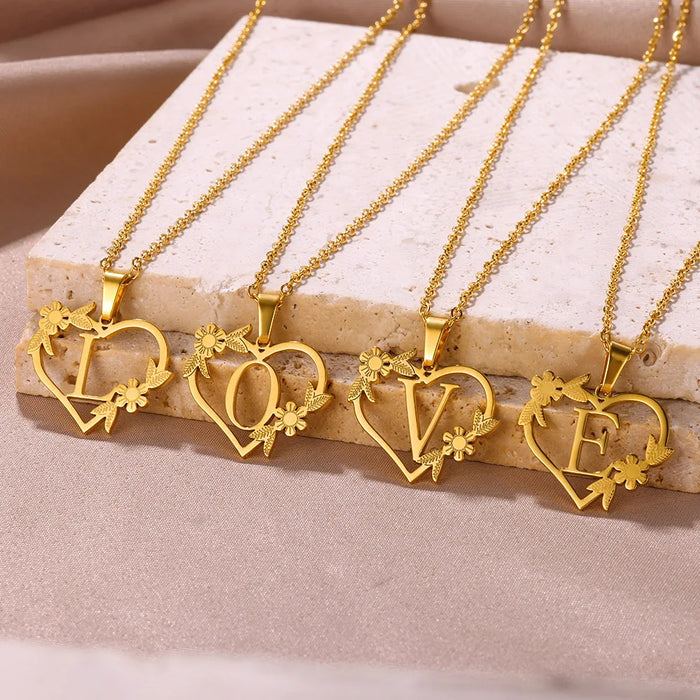 Personalisierte Herz-Kette mit Blumen & Initialen